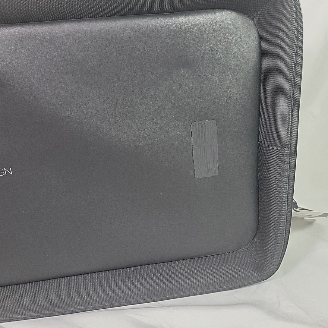 XD Design Bobby Biz Anti-Theft Backpack briefcase USB black sleek Z4