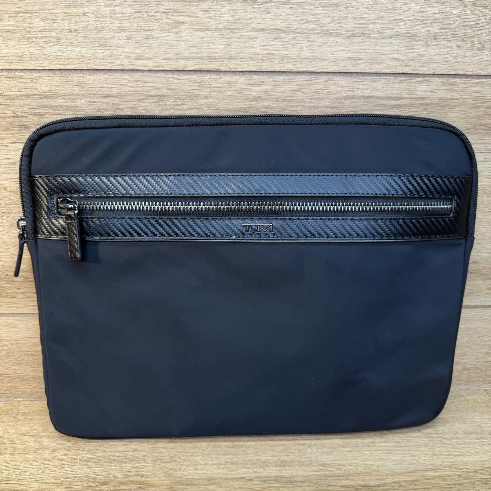 Tumi Kalvin 15″ Laptop Crossbody Shoulder Bag Brief Black Carbon Fiber New READ