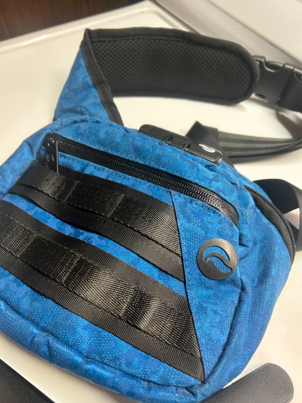 Skunk SK9 Anti-Theft Smell Proof Locking Crossbody Sling Bag Blue