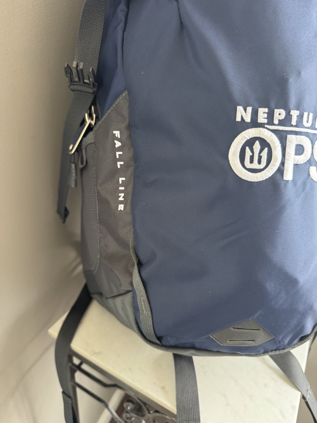The North Face Fall Line Backpack NAVY BLUE w/Logo MINT CONDITION 🔥🔥
