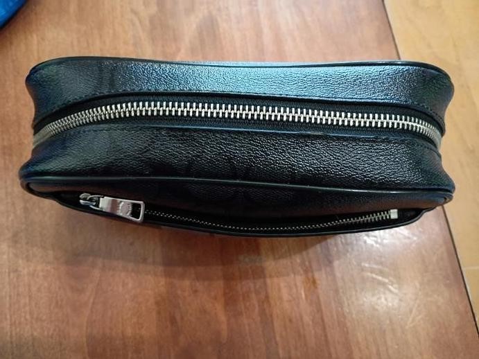 Coach Men’s Black Toiletry Travel Bag Black w/ 3 Stripes – Excellent Condition