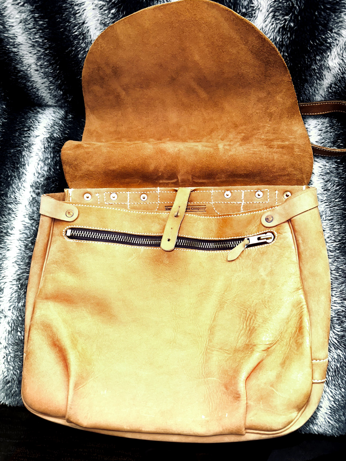 “THE J PETERMAN COMPANY” Saddle Tanned Leather Messenger Satchel Bag
