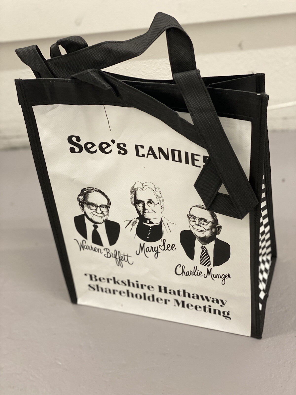 Warren Buffett See’s Candies Berkshire Hathaway Shareholder Meeting 2019 Bag
