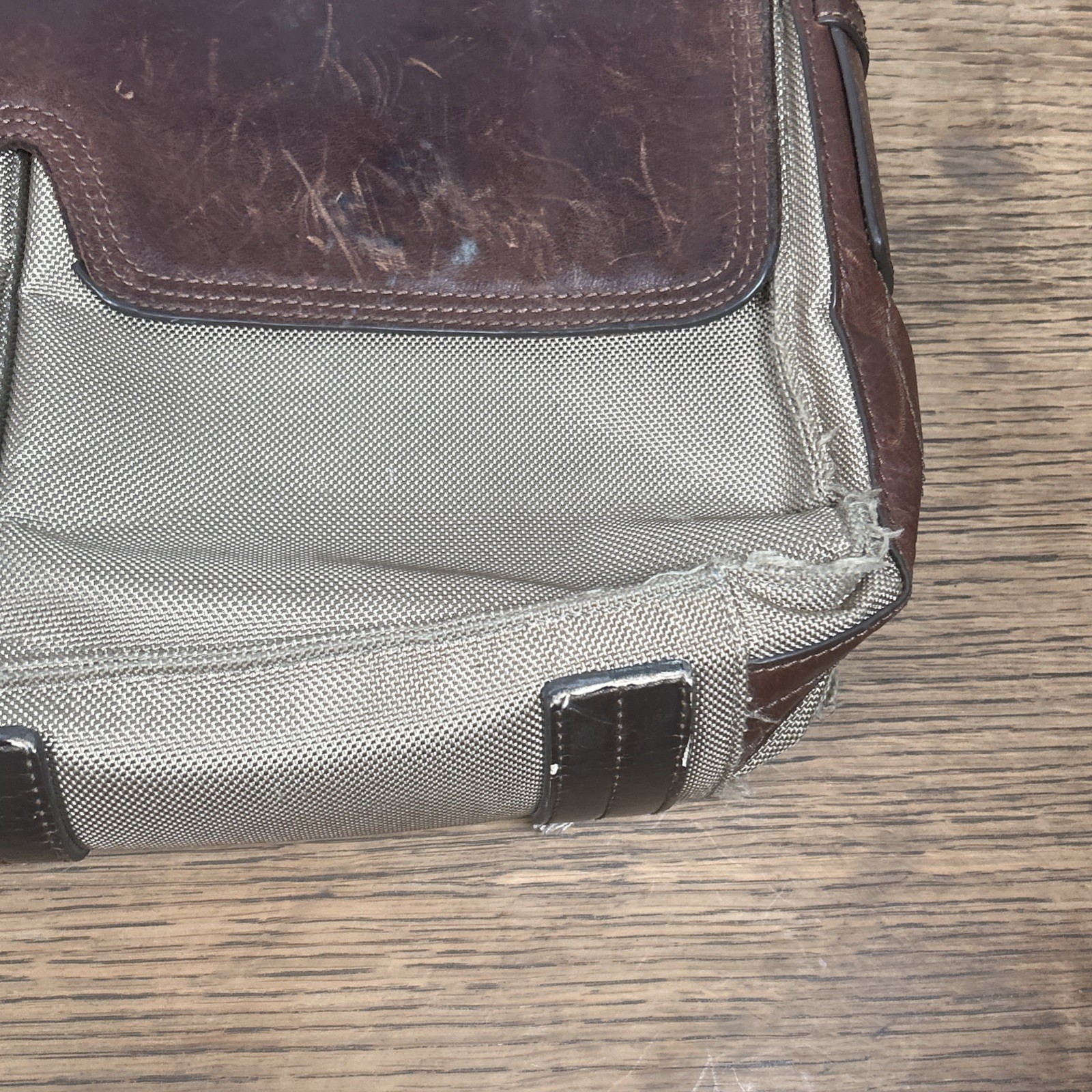 Fossil Messenger Bag Men’s Green Brown Nylon Leather Case Carry Distressed