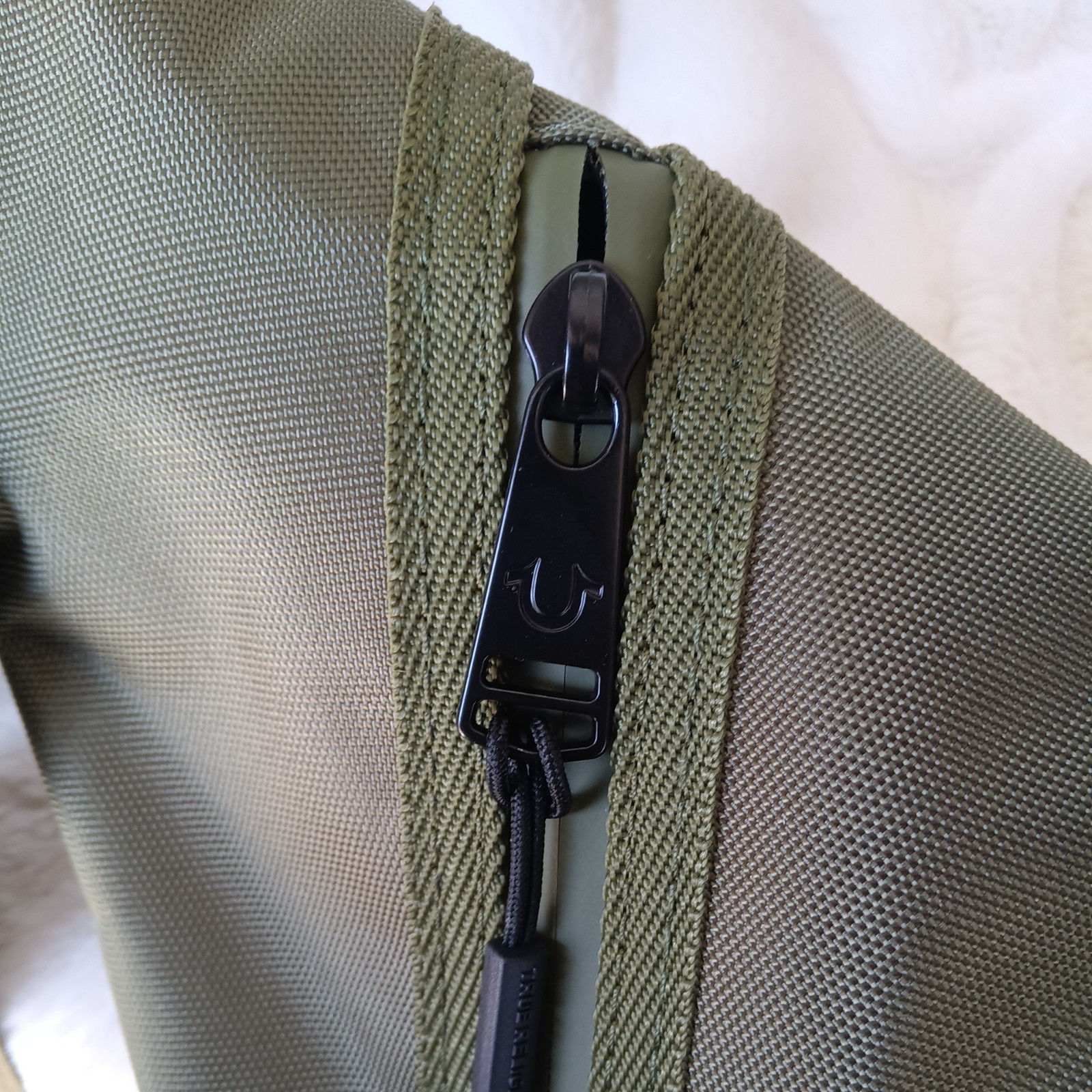True Religion Yeta 2.0 Men’s Crossbody Bag Sling Style (NWT) Buddha Patch Olive