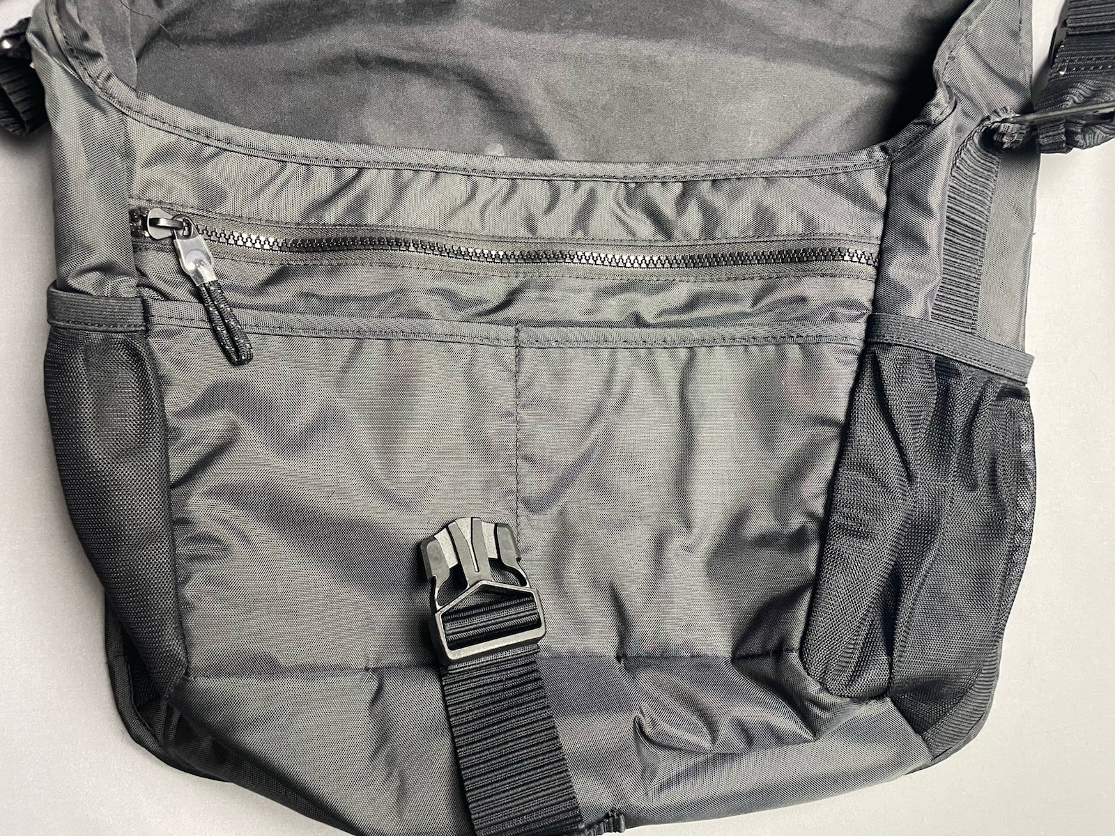 Nike Sportswear Essentials Shoulder Messenger Bag Laptop Tote Black DB0498-010