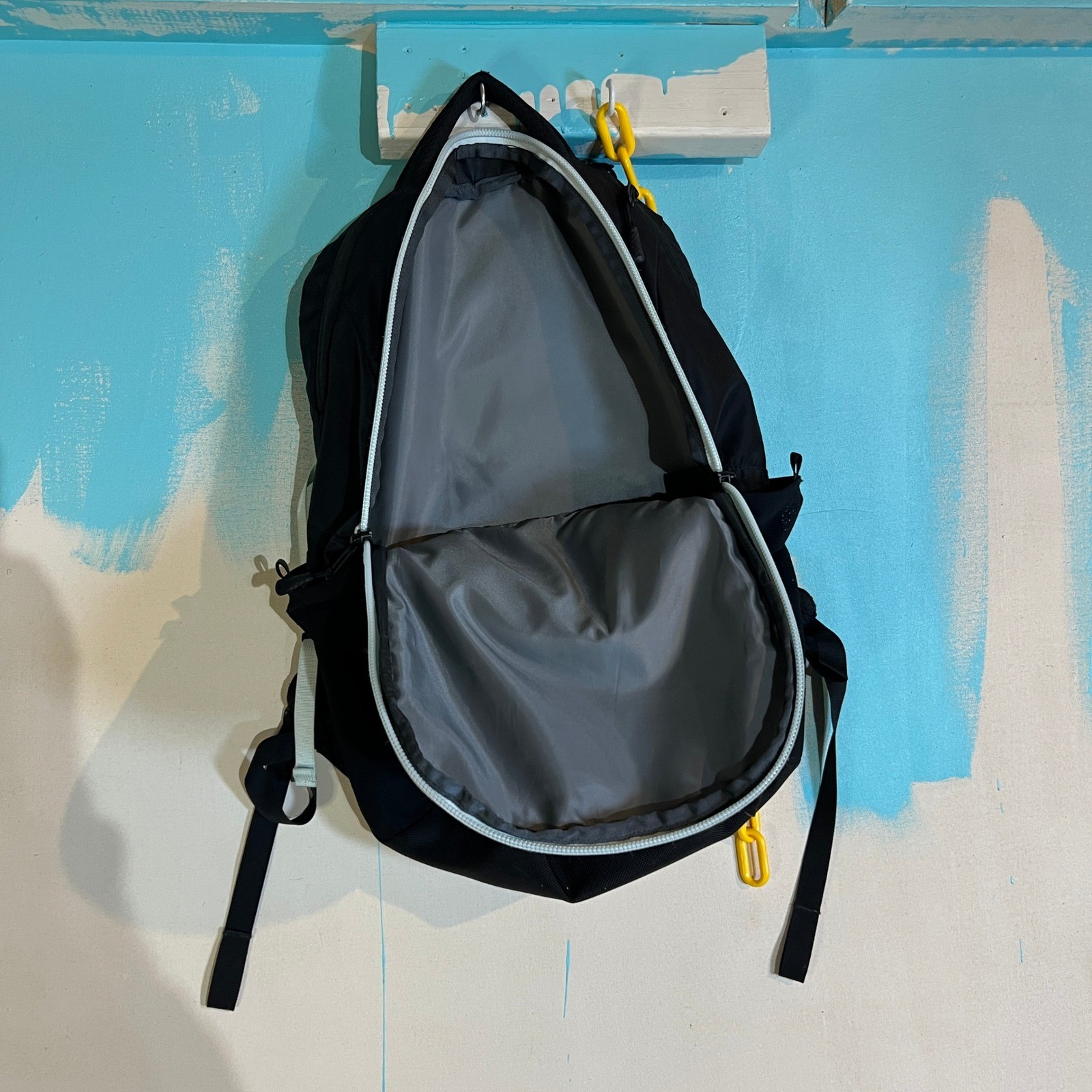 The North Face Recon Black Backpack – Durable Hiking Outdoor Gear Bag Pre-owned
