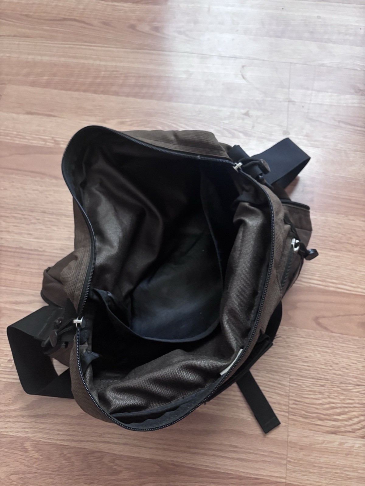 OverLand Equipment Olive Nylon Messenger Laptop Bag – Vintage Chico CA