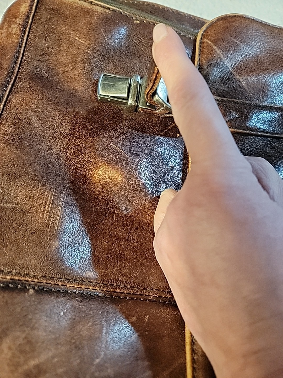 Vintage Wilson Leather Briefcase Brown Distressed Soft. 18″x14″ Review photo’s.