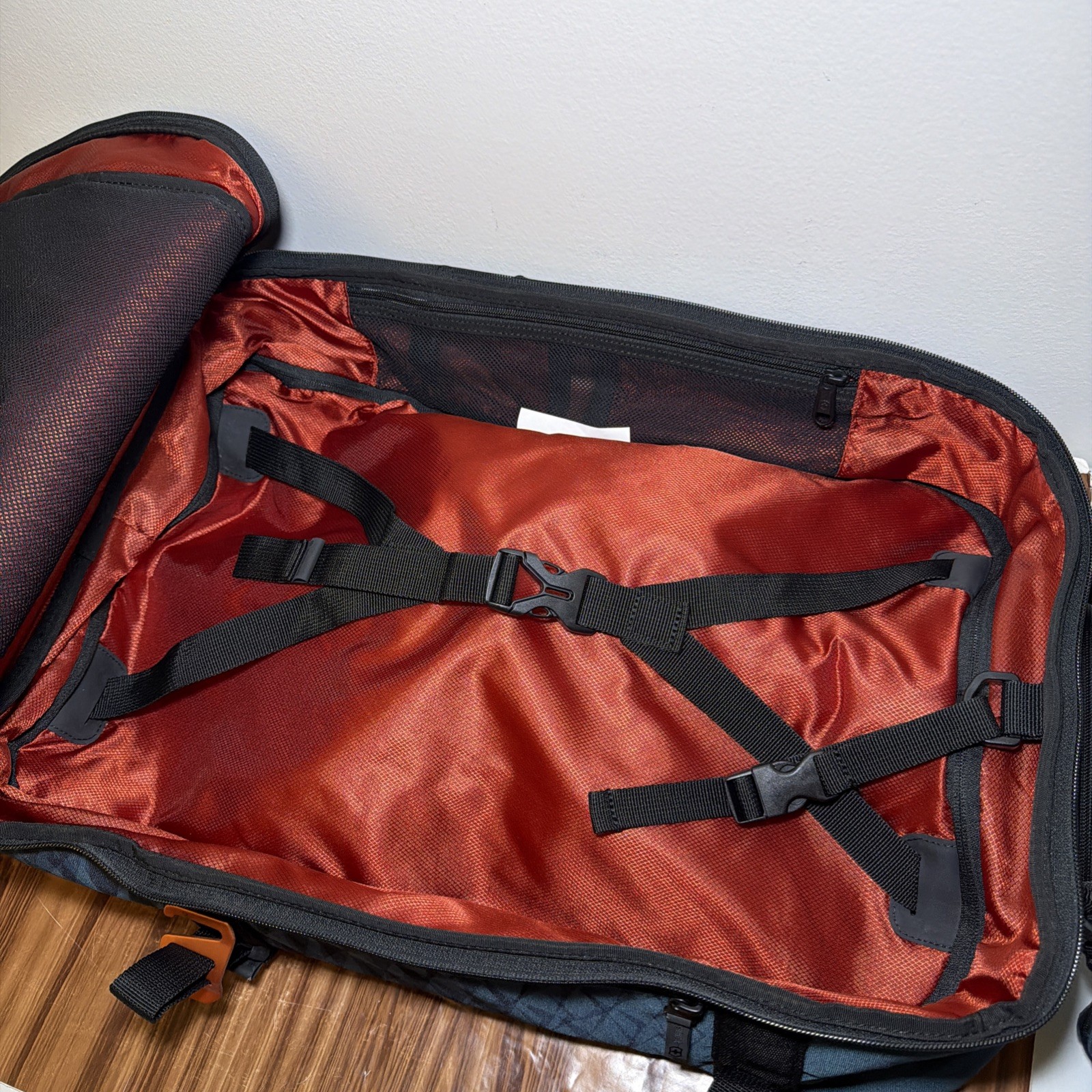 Victorinox Carry Case VX Touring Global Wheeled Carry On 601477 Dark Teal Blue