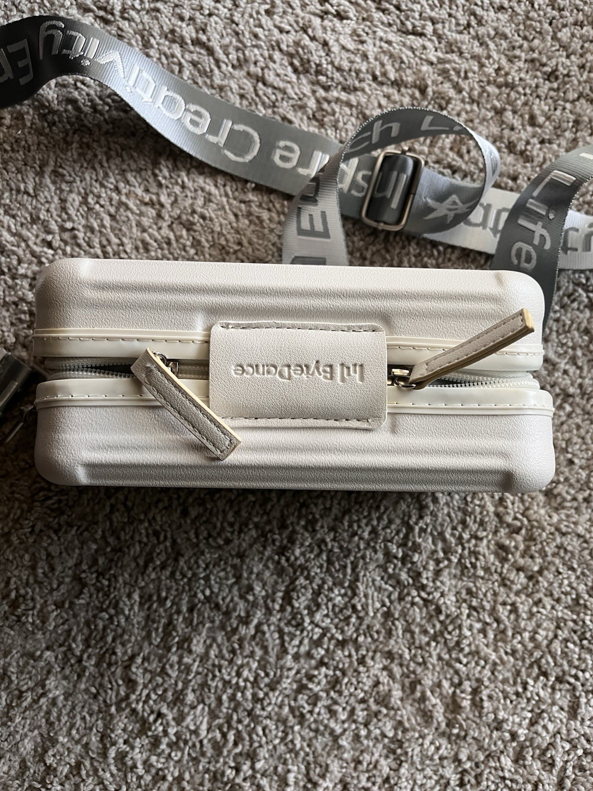 Ini ByteDance Hard Shell Small Crossbody Bag Beige/Gray Zipper Adjustable Strap