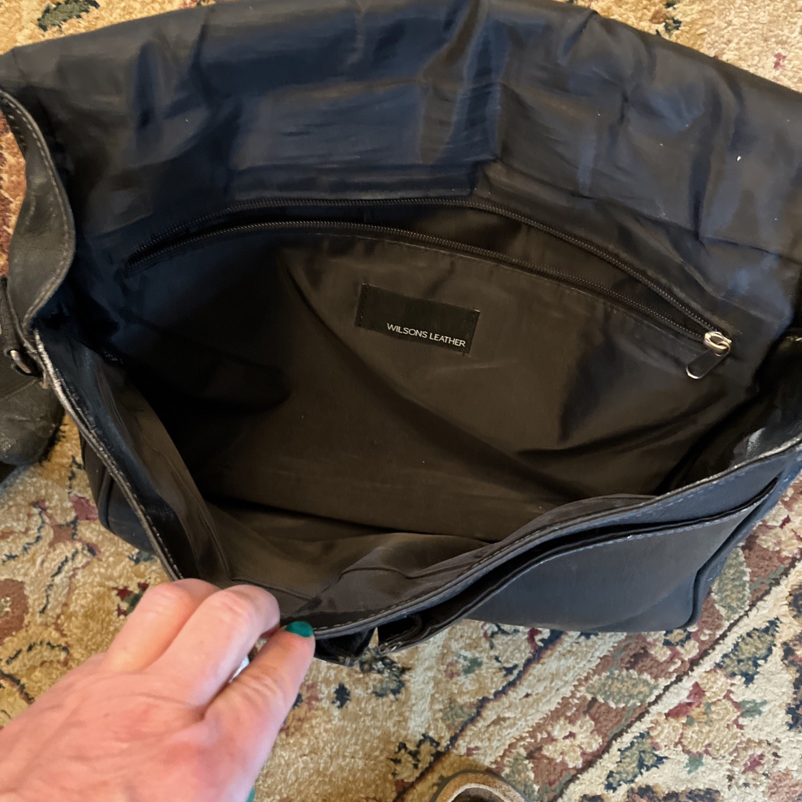 Wilsons Leather BLACK Messenger Flap BAG Distressed Grunge office School Retro