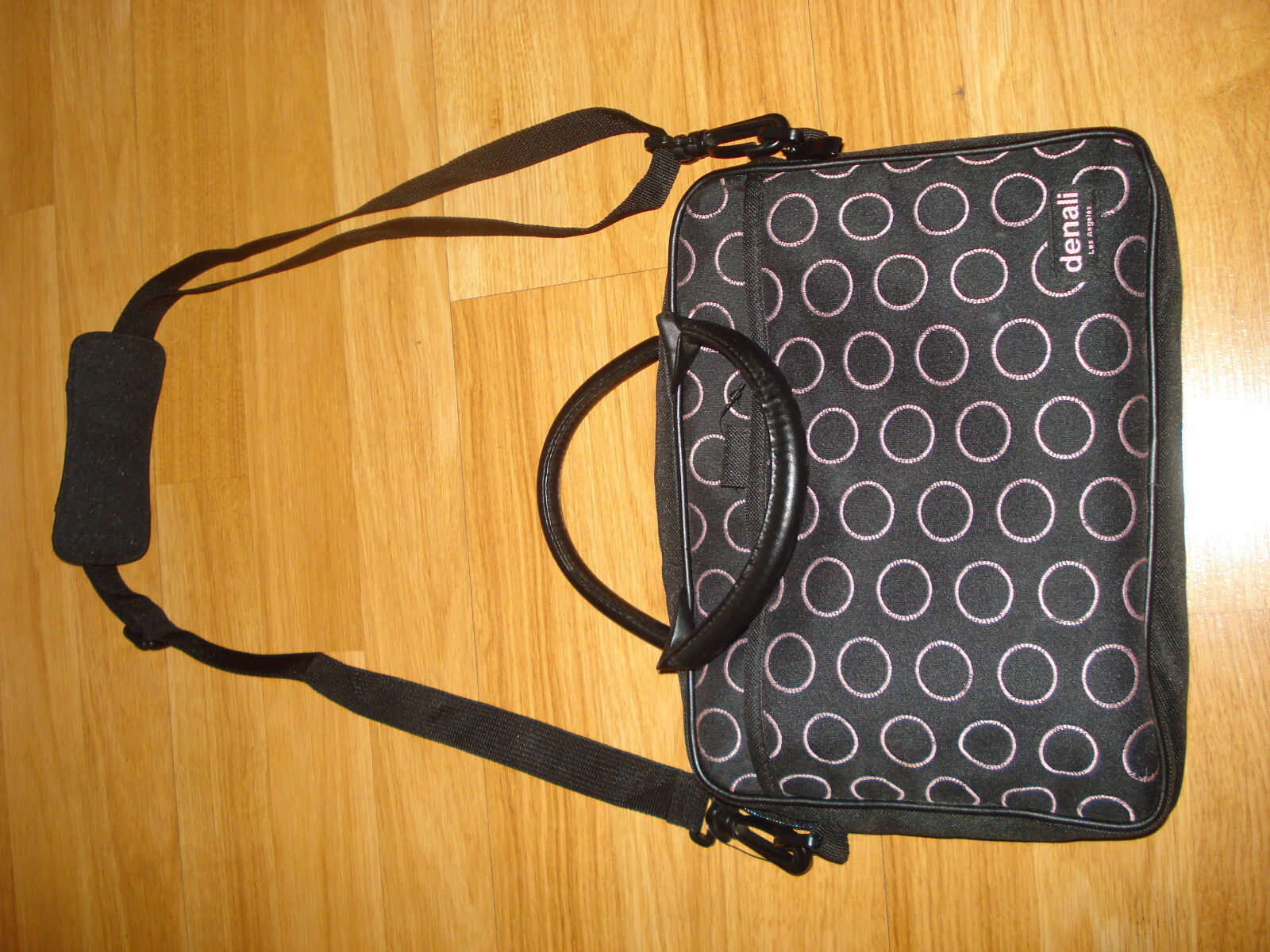 DENALI Padded Black Messenger Bag/Tote for CD Player. CD Sleeves Still Included