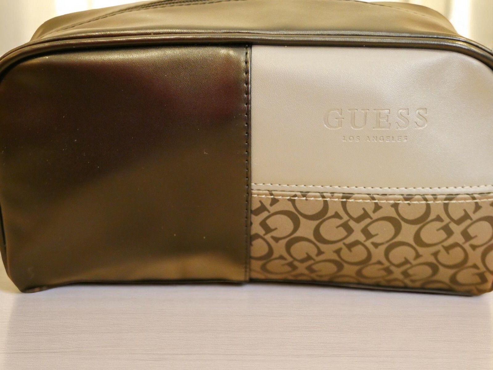 NEW MEDIUM MEN’S GUESS BLACK GRAY LEATHER HANDLE TOILETRY TRAVEL CASE BAG POCKET