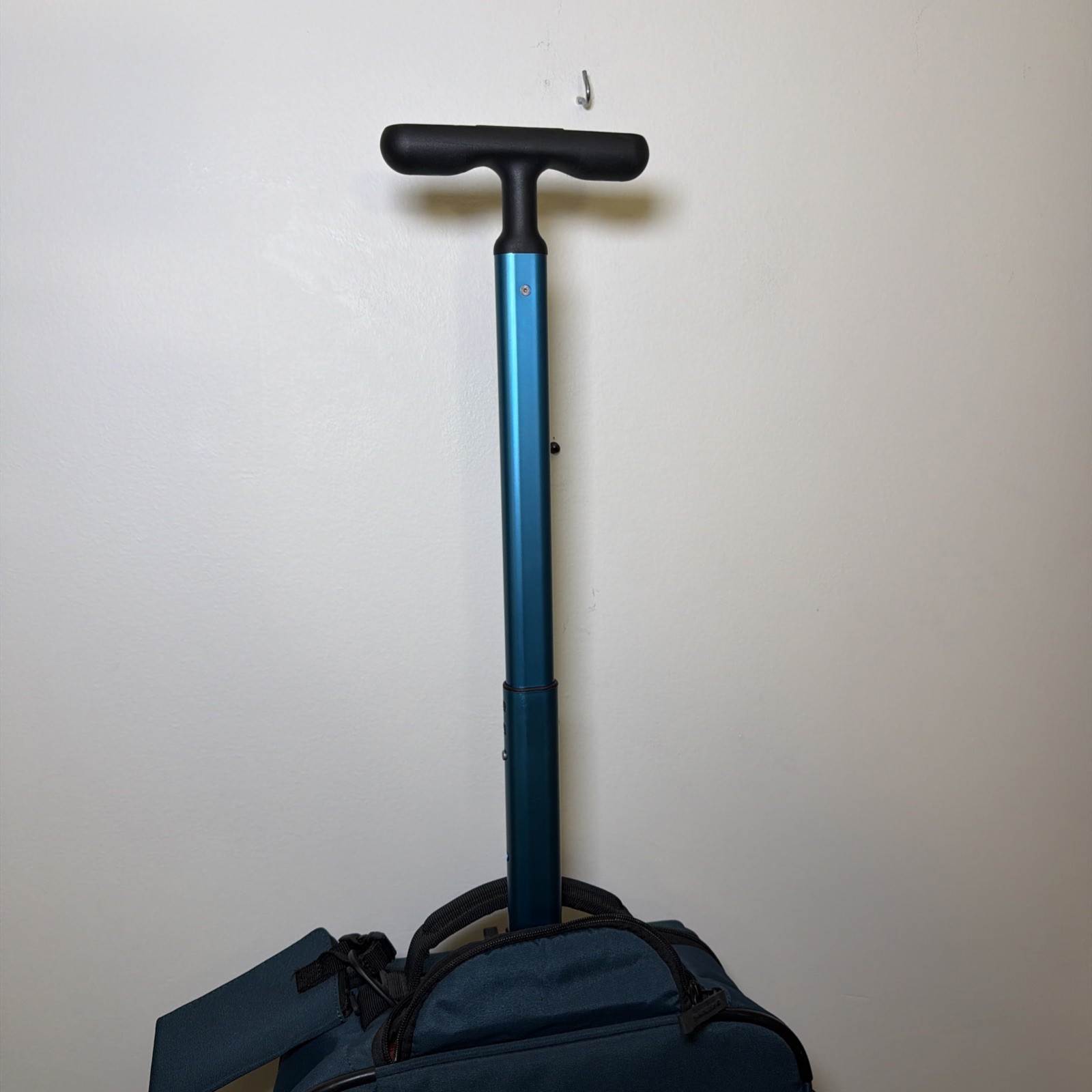 Victorinox Carry Case VX Touring Global Wheeled Carry On 601477 Dark Teal Blue