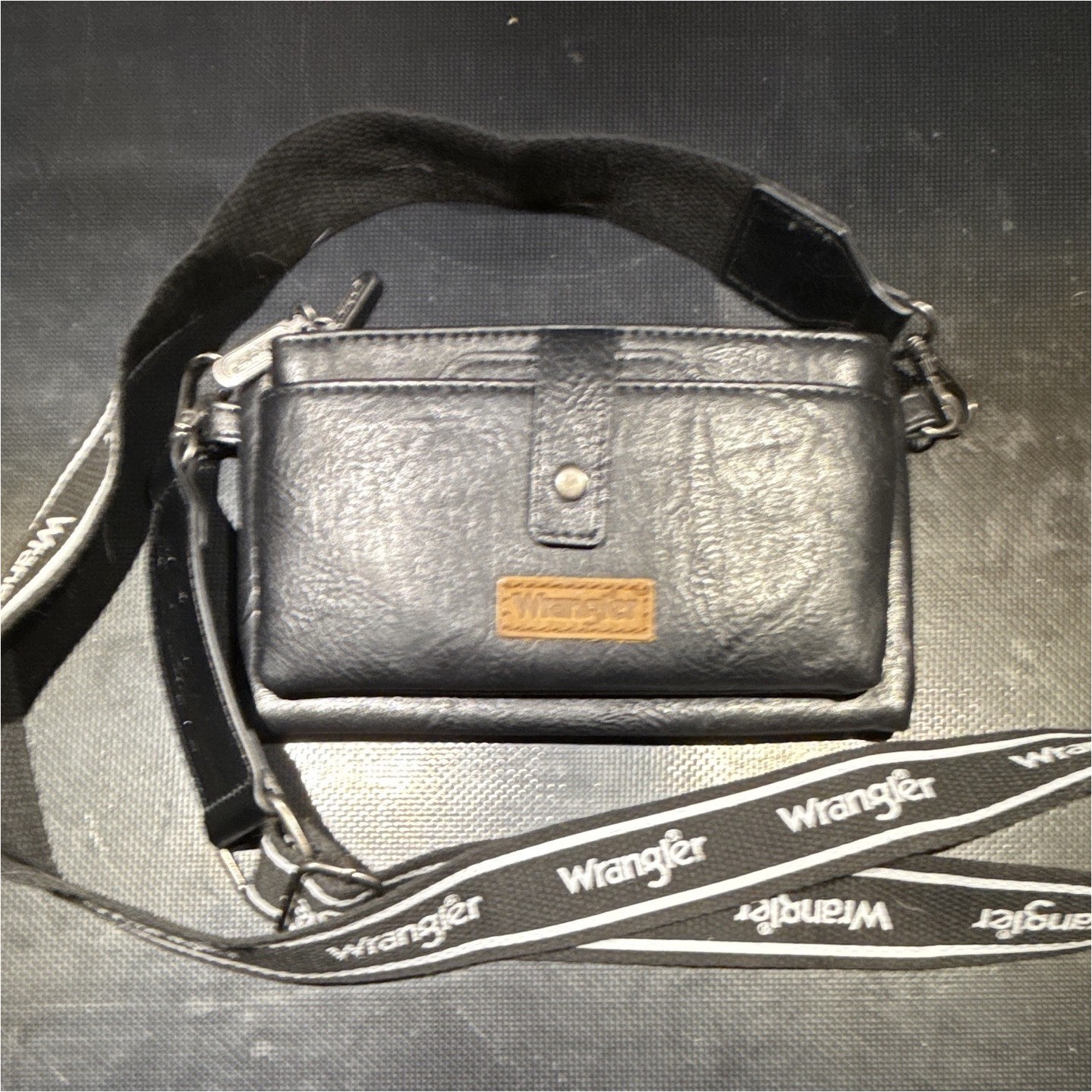 Wrangler Black Small Unisex Crossbody Bag Zip Closure Adjustable Strap