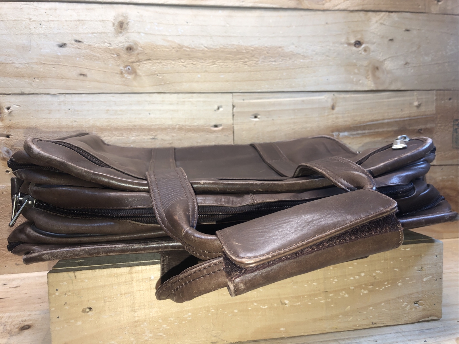 Winn International Distressed Expandable Leather Laptop Case Brown 17”x 13”x 9”