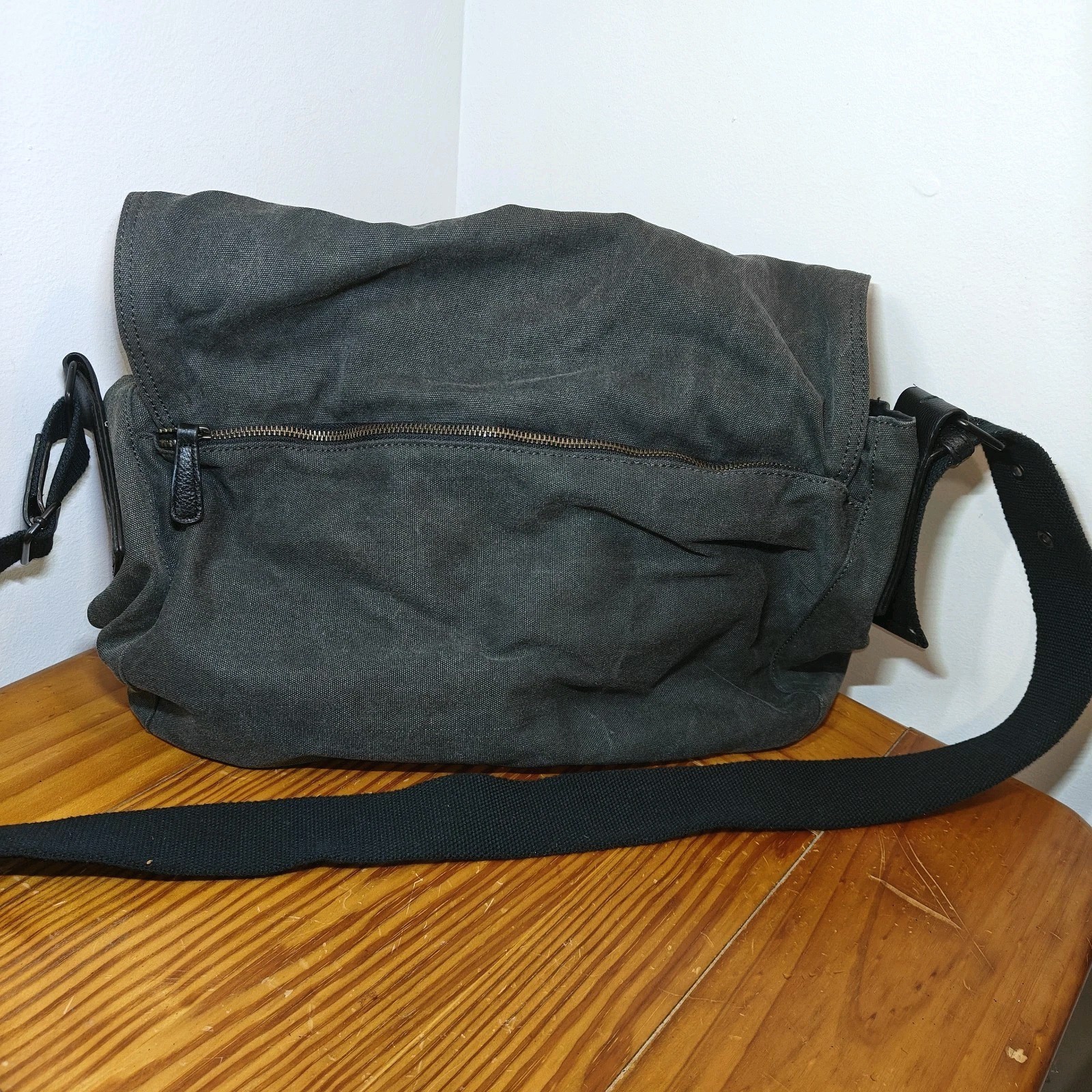 Express Design Studio – 100% Cotton Black Messenger Bag With Adjustable Strap