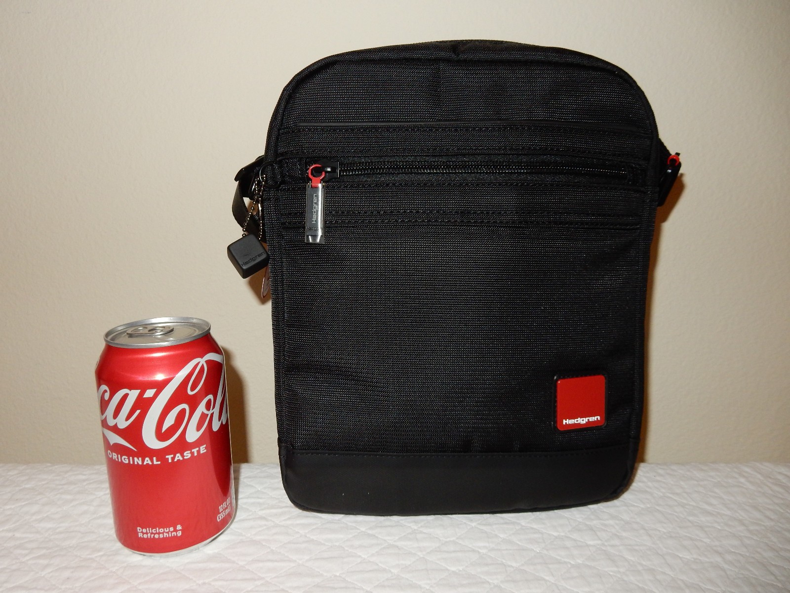 NWT Hedgren Descent Vertical Black Crossbody Shoulder Travel Bag – fits tablets