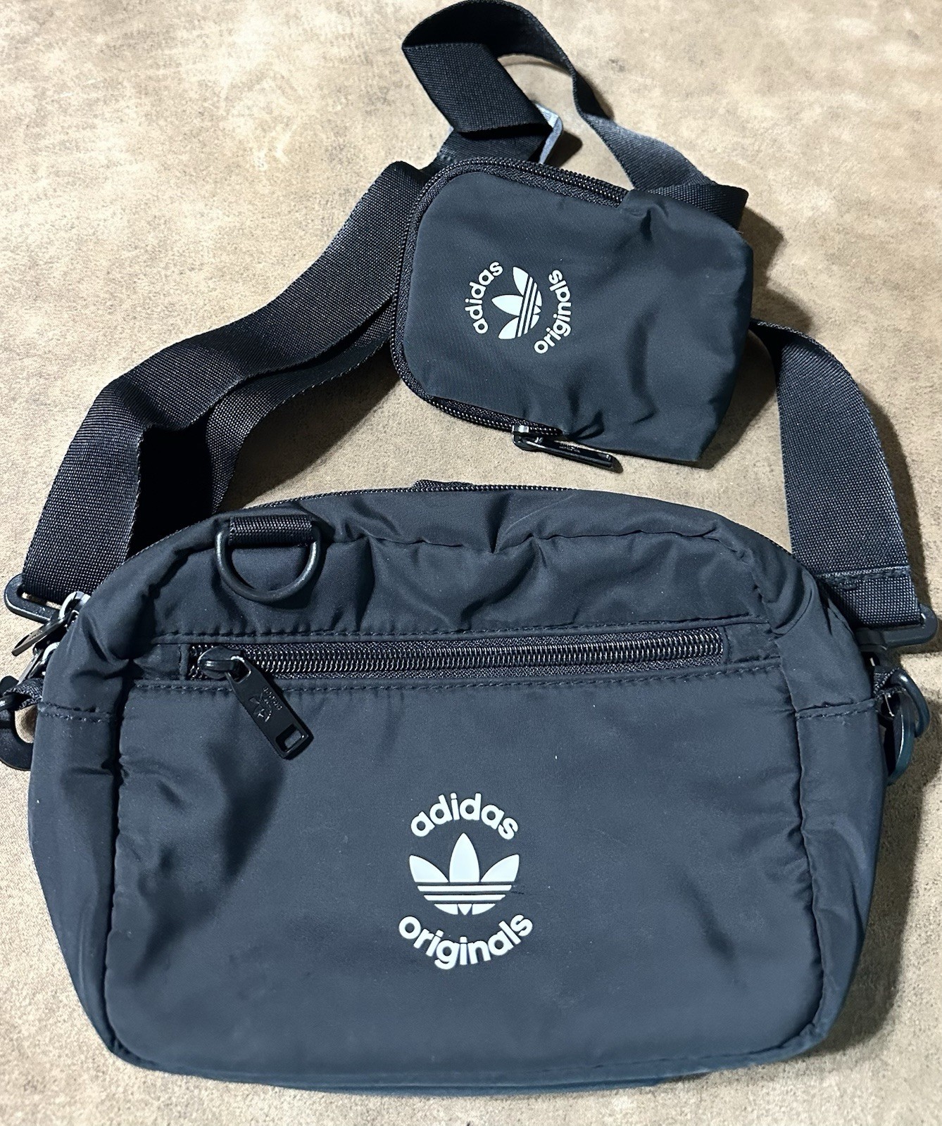 Adidas Originals Athletic Crossbody Unisex Black Adjustable w Card Holder EUC