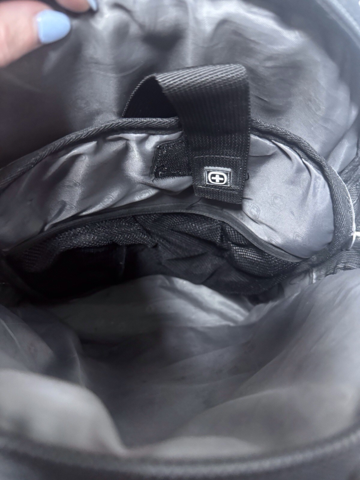 SwissGear Airflow Black Backpack Padded Straps Multi Zip Pockets Zip/Buckle