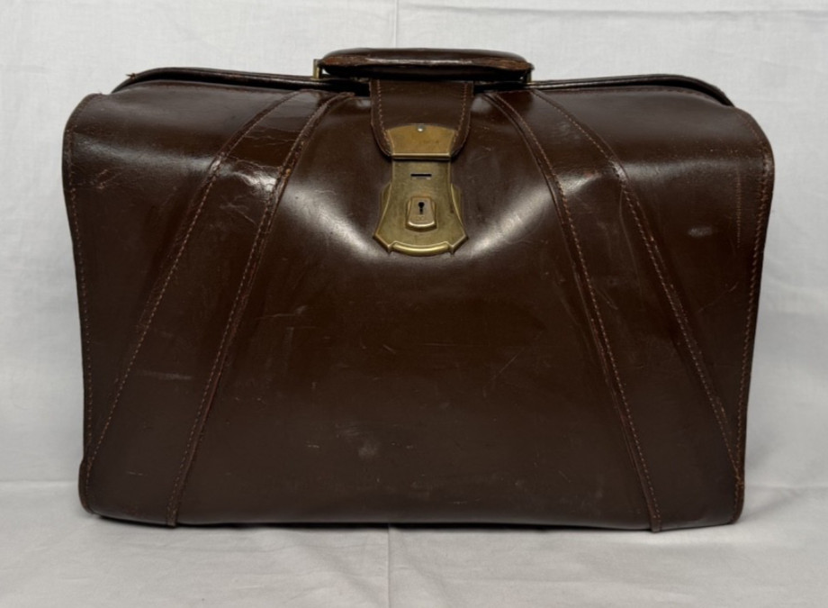 Vintage Doctor Lawyer Satchel Bag Briefcase Saddle Brown Leather Latching