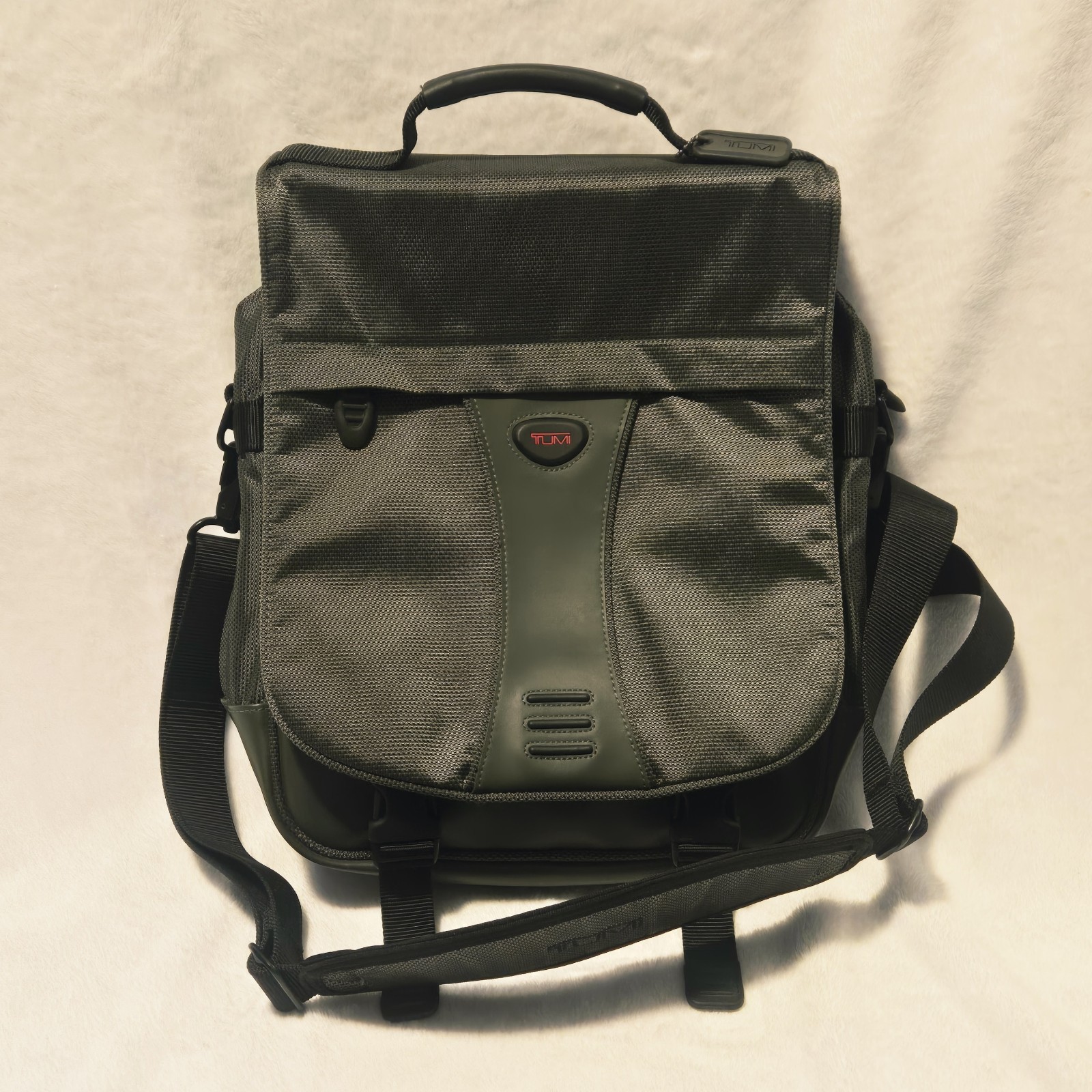 Tumi T Tech Green Black Expandable Buckle Nylon Sling Shoulder Travel Work Bag