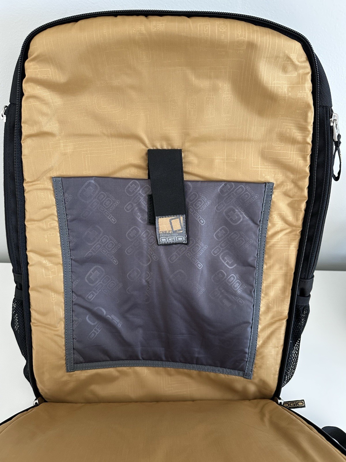 Ogio – Callaway Axle Backpack, Black, 19.25″ H x 13″ W x 9.25″ D – Very Good