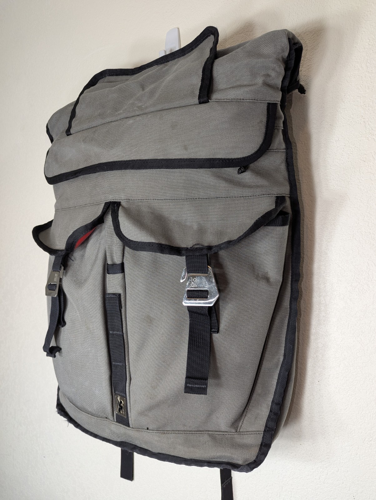 Chrome Industries Orlov Rolltop Backpack – Gray – Commuter Bag w/ Pouch