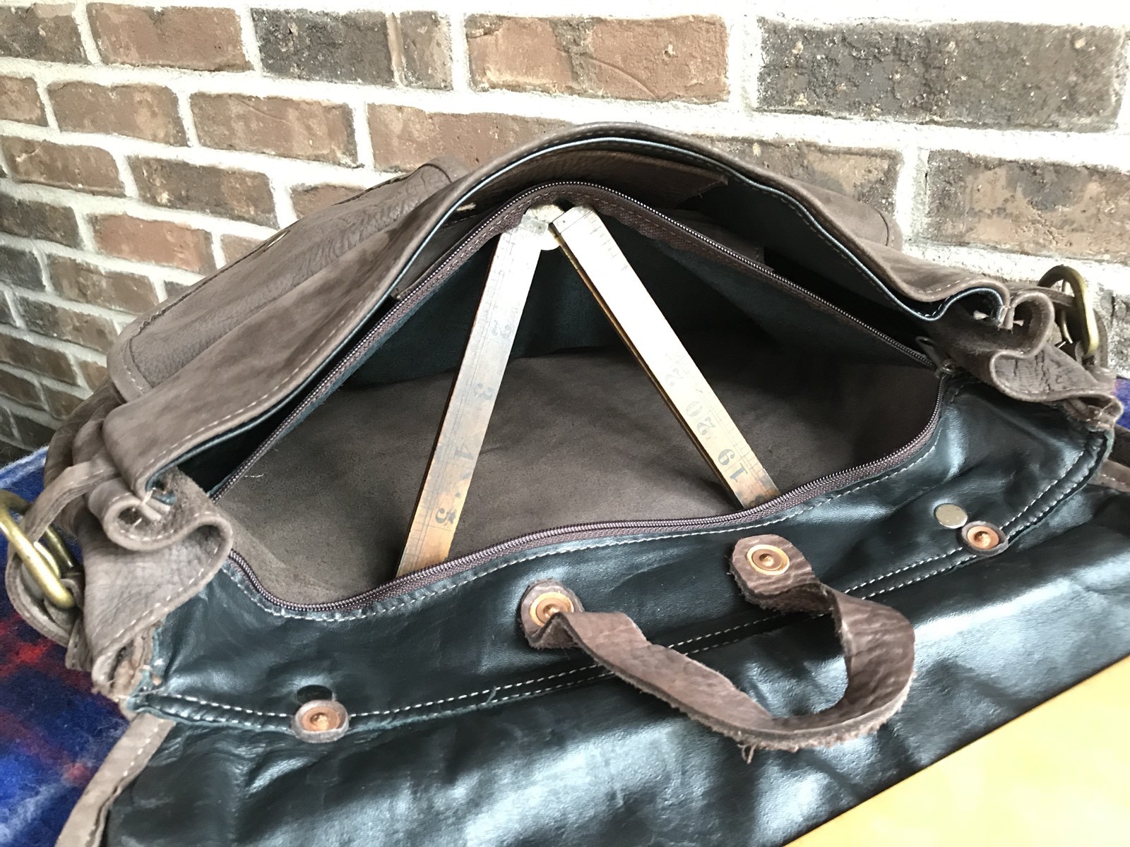 VINTAGE BASEBALL GLOVE LEATHER ONE-OF-A-KIND MACBOOK MESSENGER MAIL BAG R$1798
