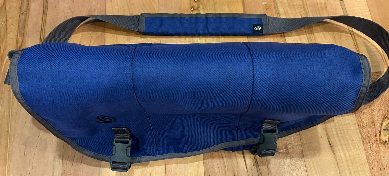 Timbuk2 Classic Medium Messenger Bag KDF15 Ballistic Nylon Indigo