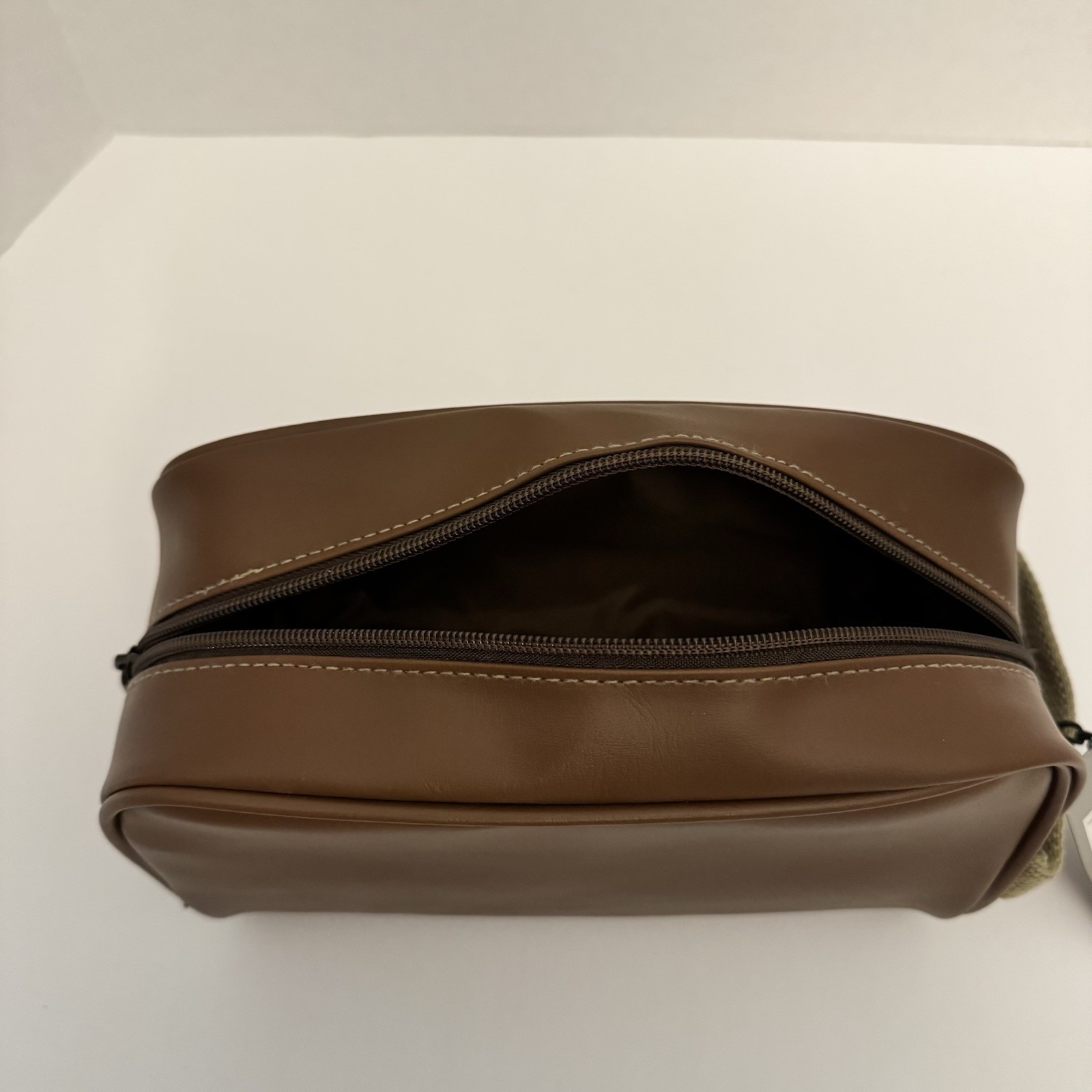 Kenneth Cole Reaction Nwot Toiletry Bag Men’s Accessories Faux Leather