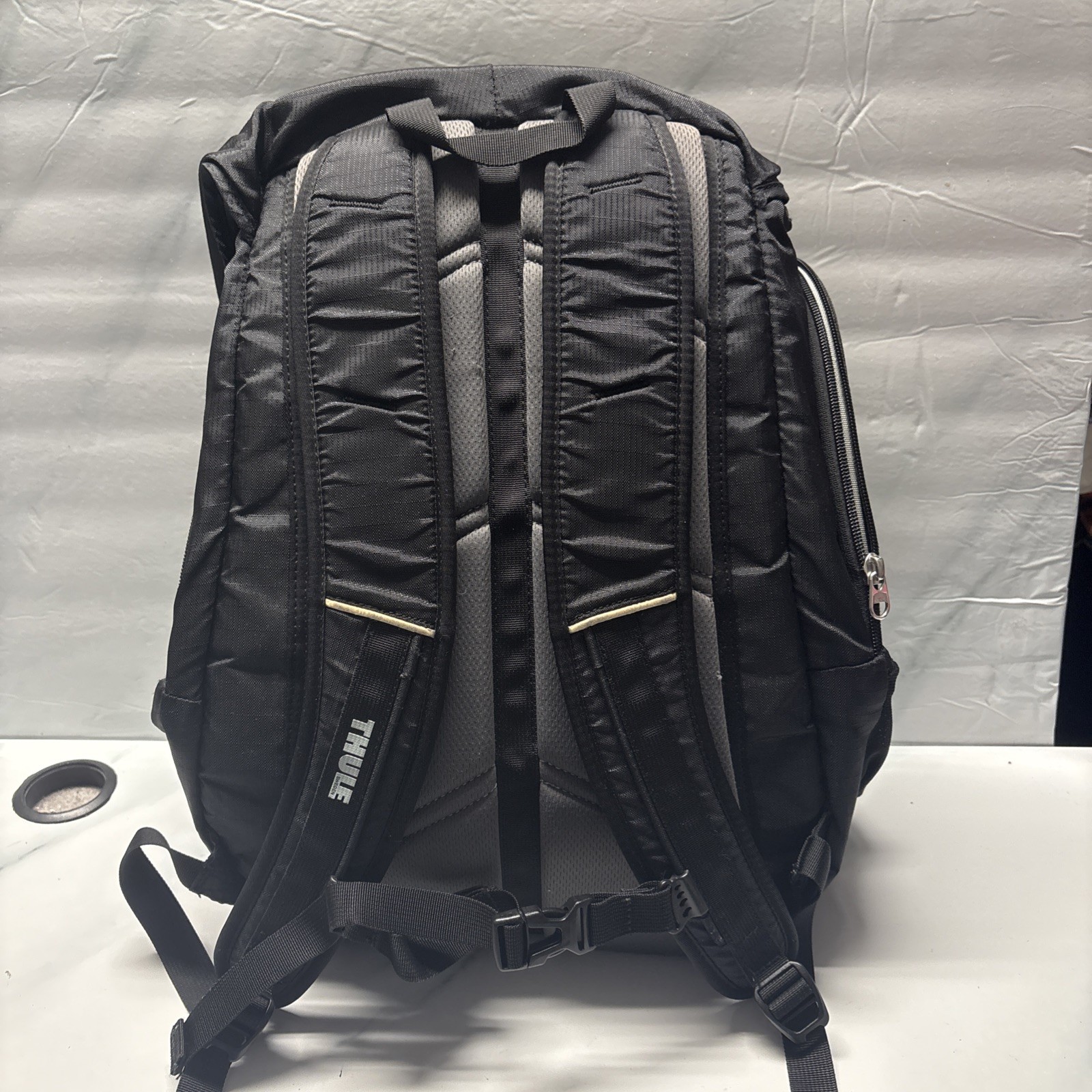 Thule Sweden Enroute Mosey Black Daypack Backpack Zippers Pockets Hiking Outdoor