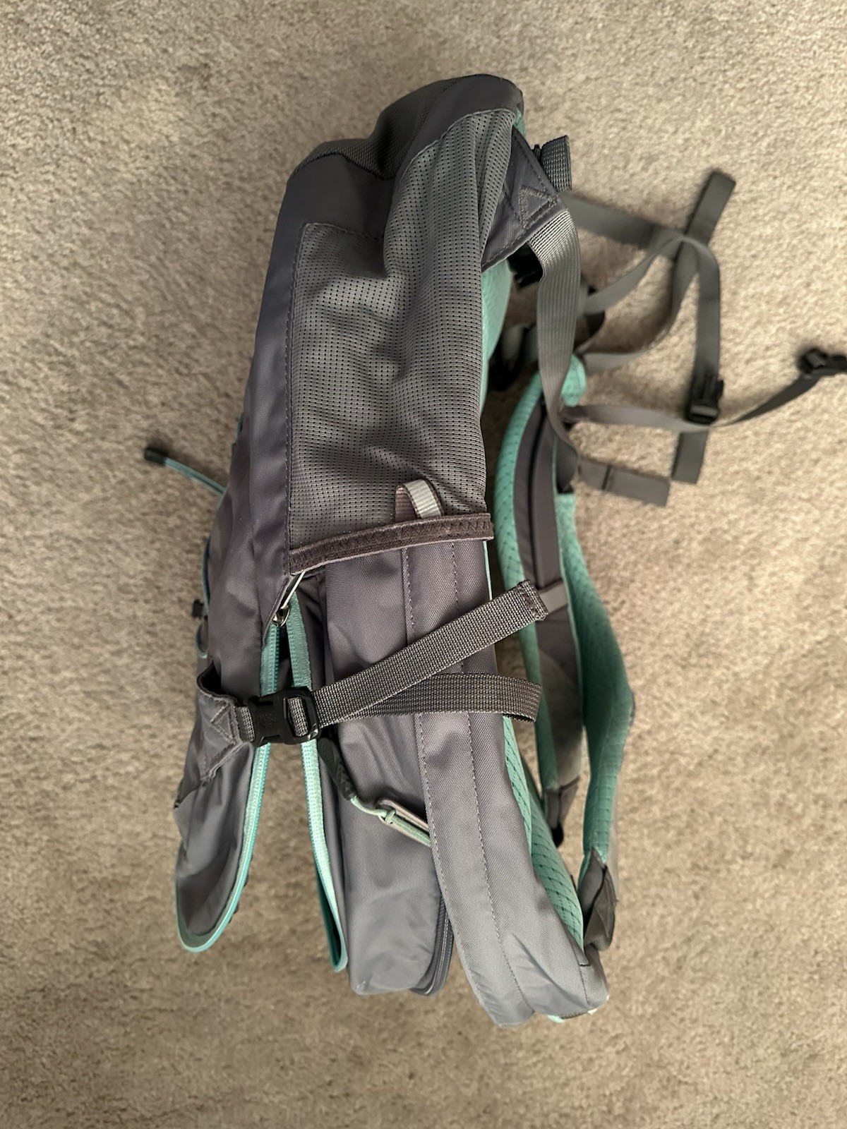 The North Face Borealis Backpack Flex vent Lap top sleeve Light Grey/Seafoam