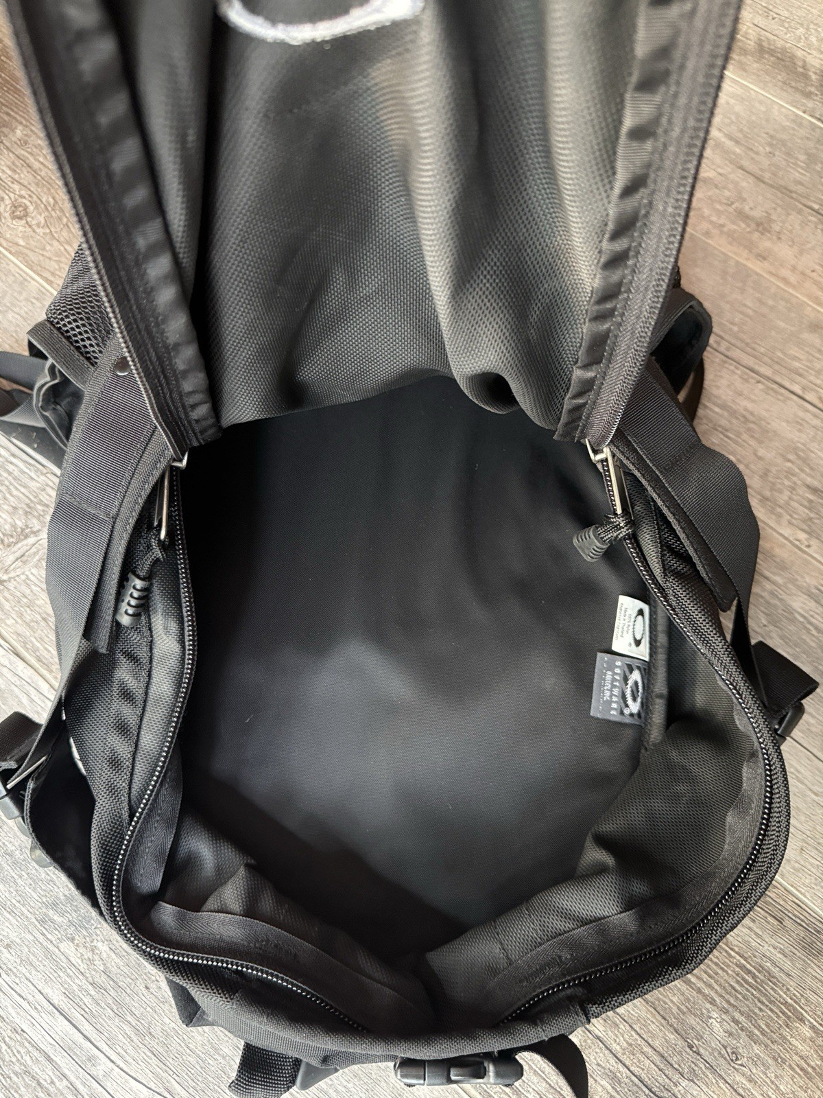 Mint Condition Vintage Oakley Software Backpack w/ Orgnl Minority Report Badge