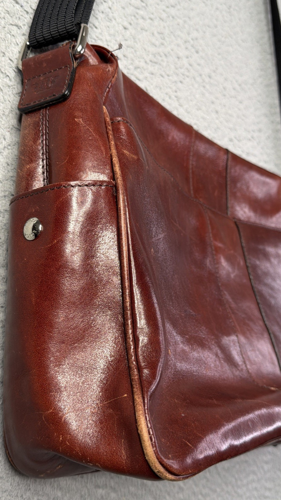 Bosca Brown Messenger Bag Magnetic Men Inner Pockets Adjustable Strap Casual