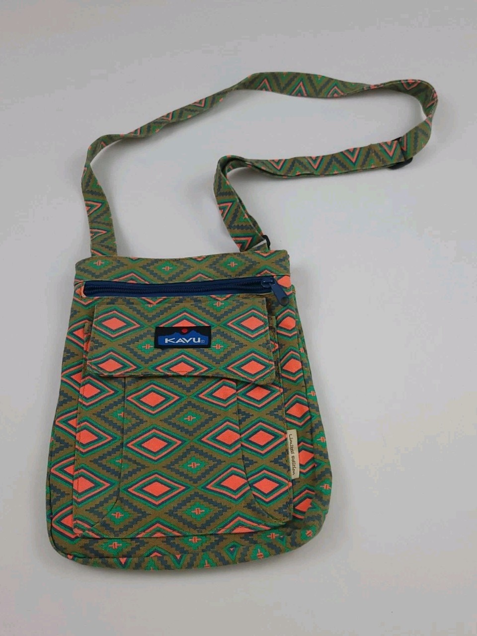 Kavu Southwest Aztec Tribal Pattern Side Bag Retro Limited Edition Travel Tech