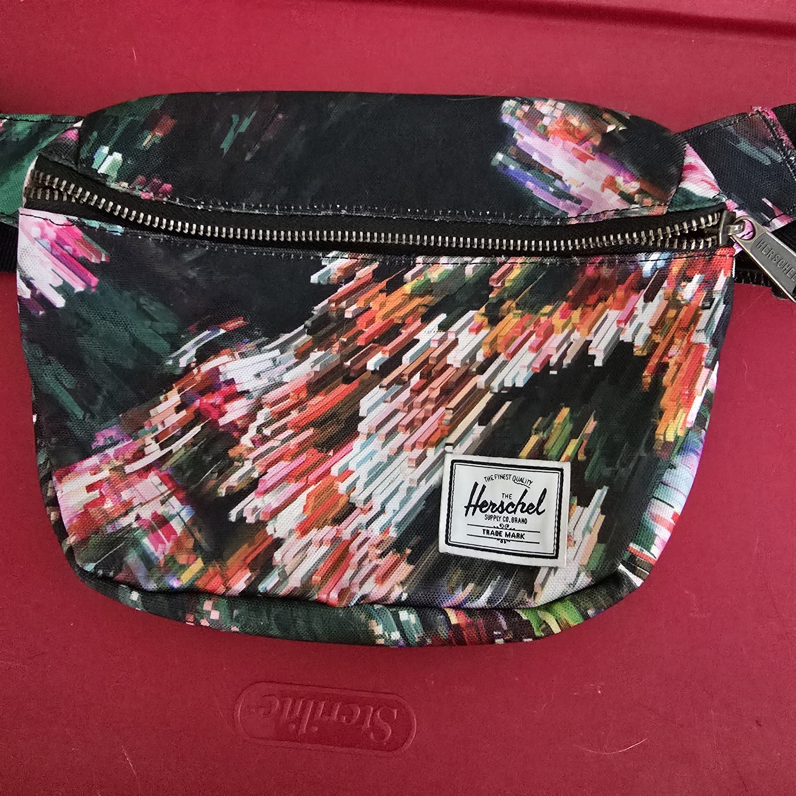 Herschel Supply Co. Hip Pack 8×7 Waist Bag Black with Brushstroke Print EUC