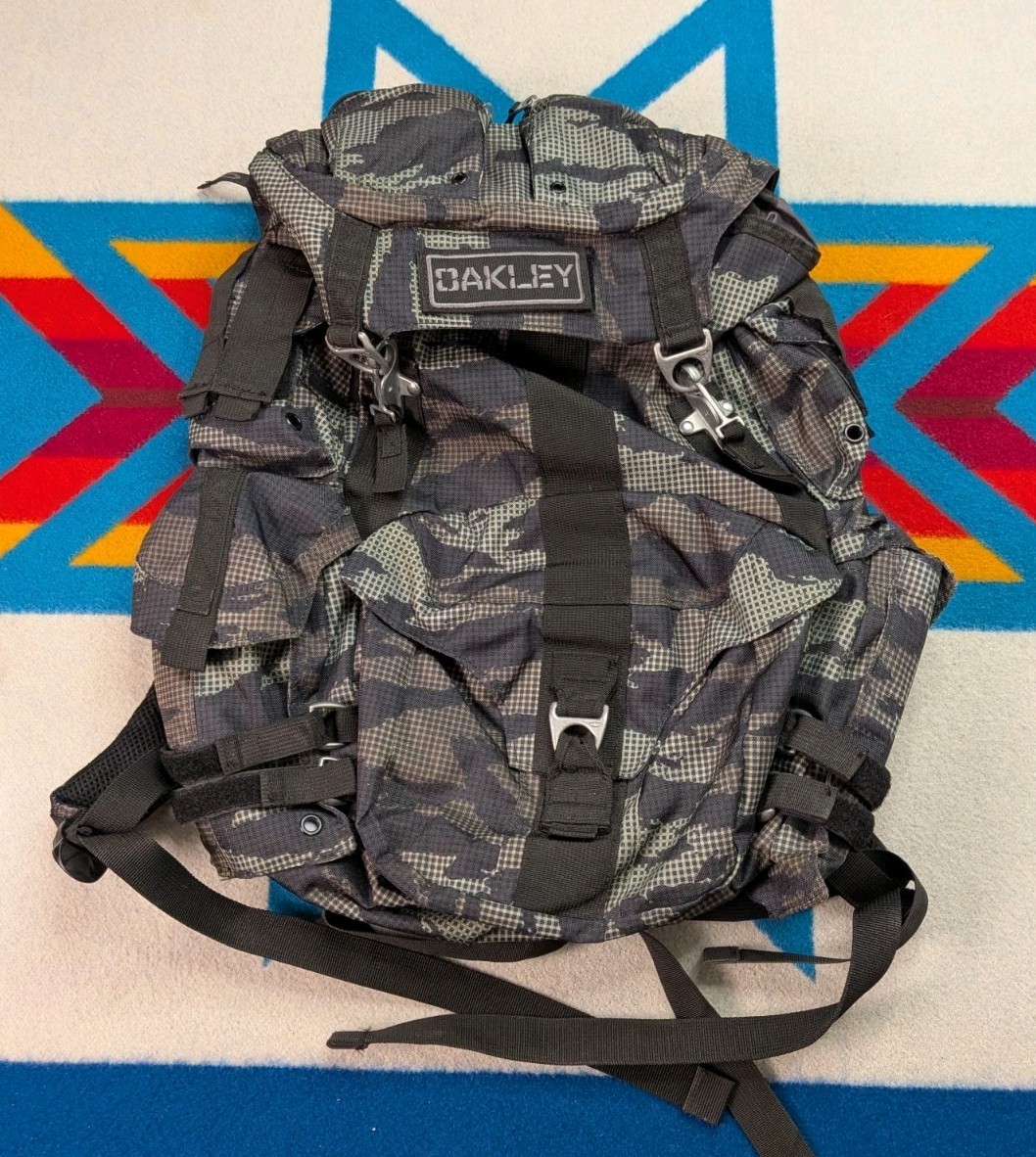 Vintage Oakley Kitchen Sink Tactical Field Gear Backpack Y2K Mechanism Digicamo