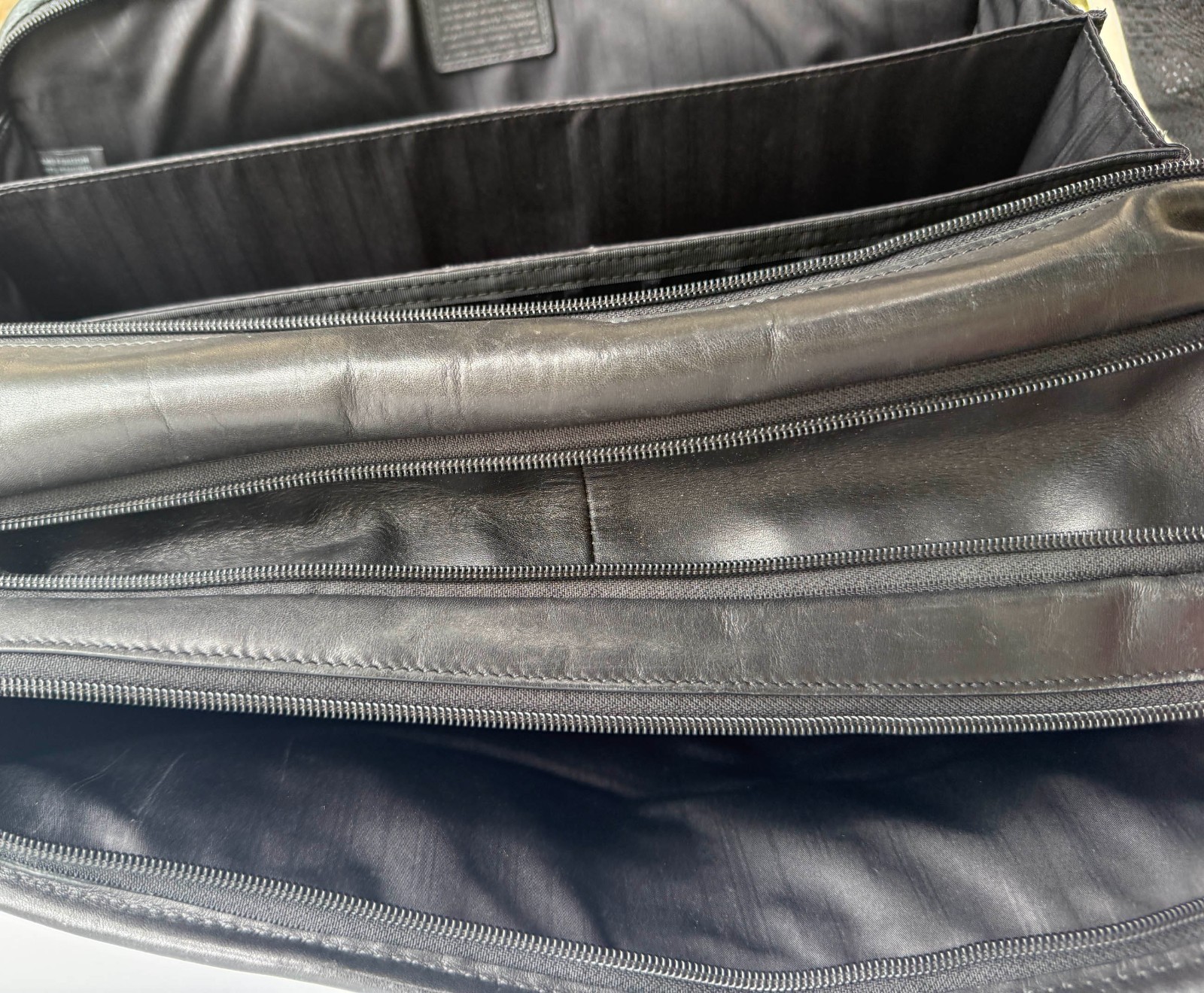 TUMI LEATHER LAPTOP BRIEFCASE – 96160DH – EXPANDABLE BLACK TRAVEL BAG w/DUST BAG