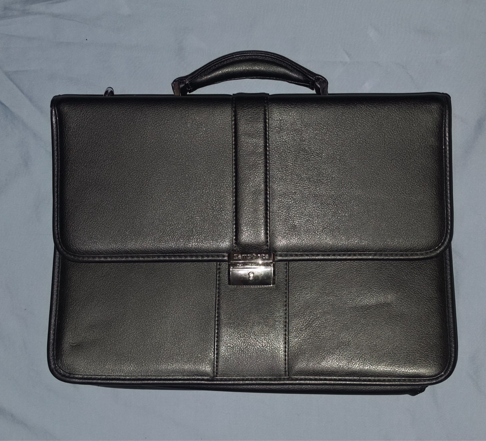Samsonite Leather Expandable Attaché Black Flap over W/locking Clasp