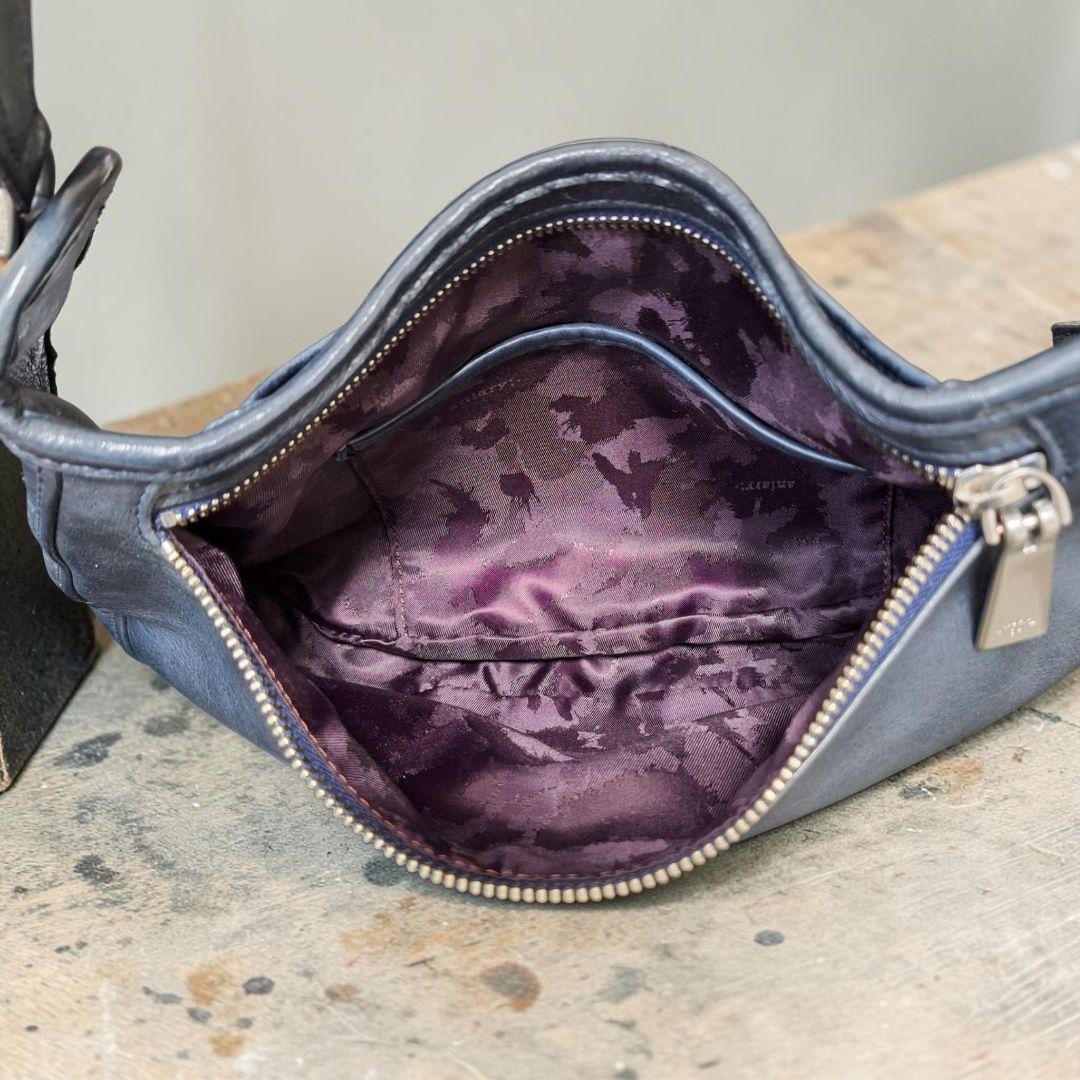 aniary Half Moon One Shoulder Leather Bag Navy Men’s All Leather 30cm Auth