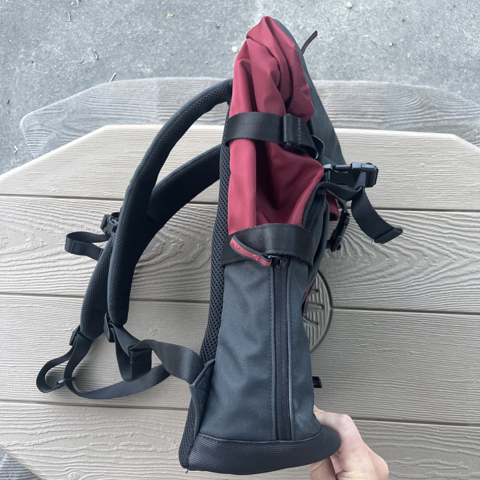 OAKLEY Utility Organizing Backpack Rucksack Large Black Maroon Bag