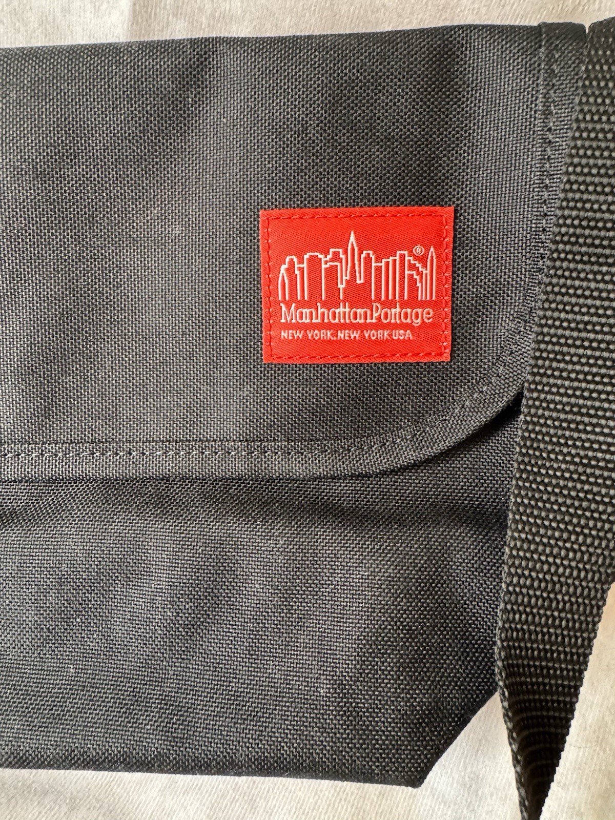 New W Tags Manhattan Portage Small Nylon Messenger Bag Crossbody Black 11.5”x7”
