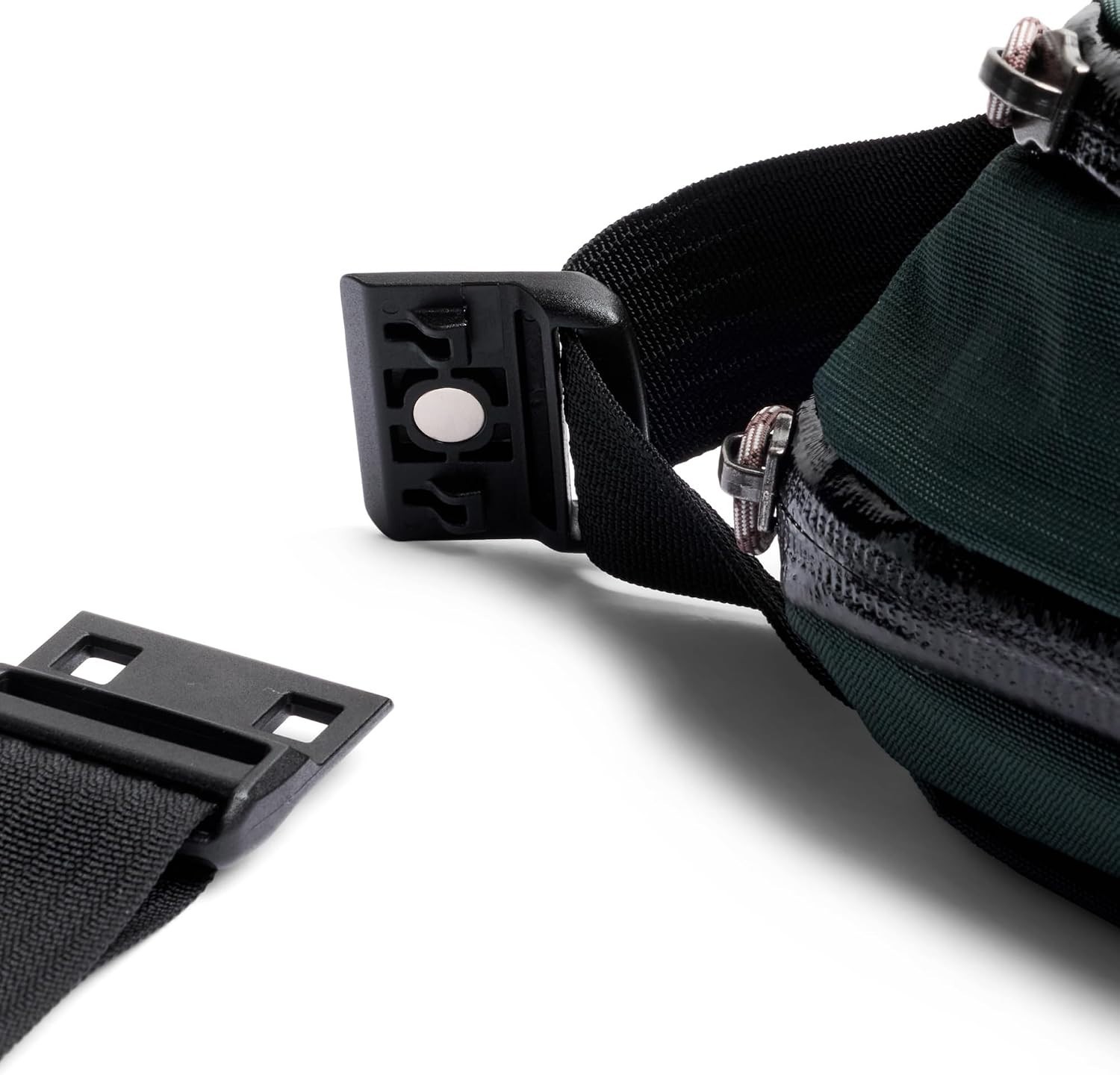 Bellroy Venture Ready Sling 2.5L -Deep ocean , Seatbelt Strap