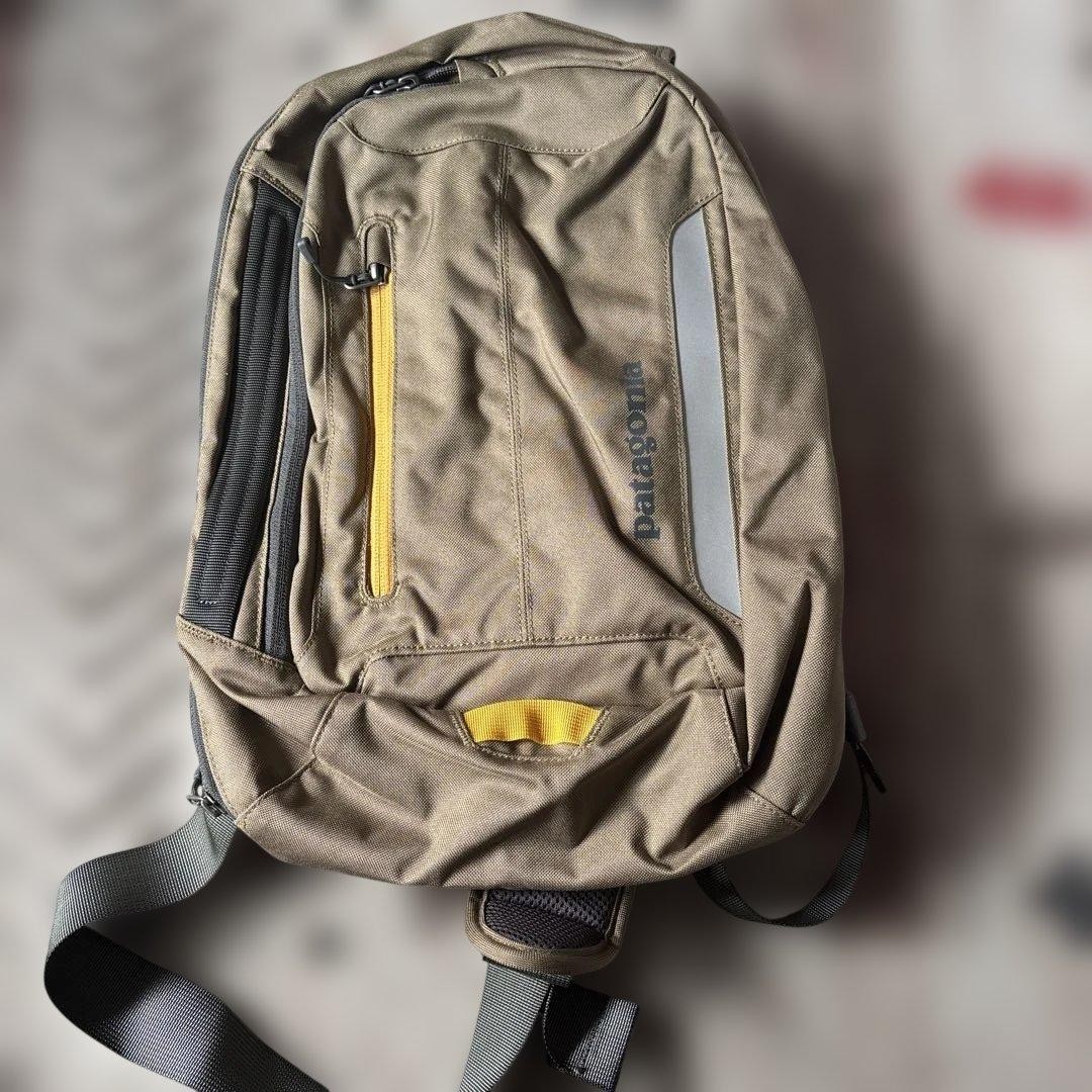 Patagonia Khaki Nylon Backpack, Durable, Unused, 42cm Tall, 20cm Wide