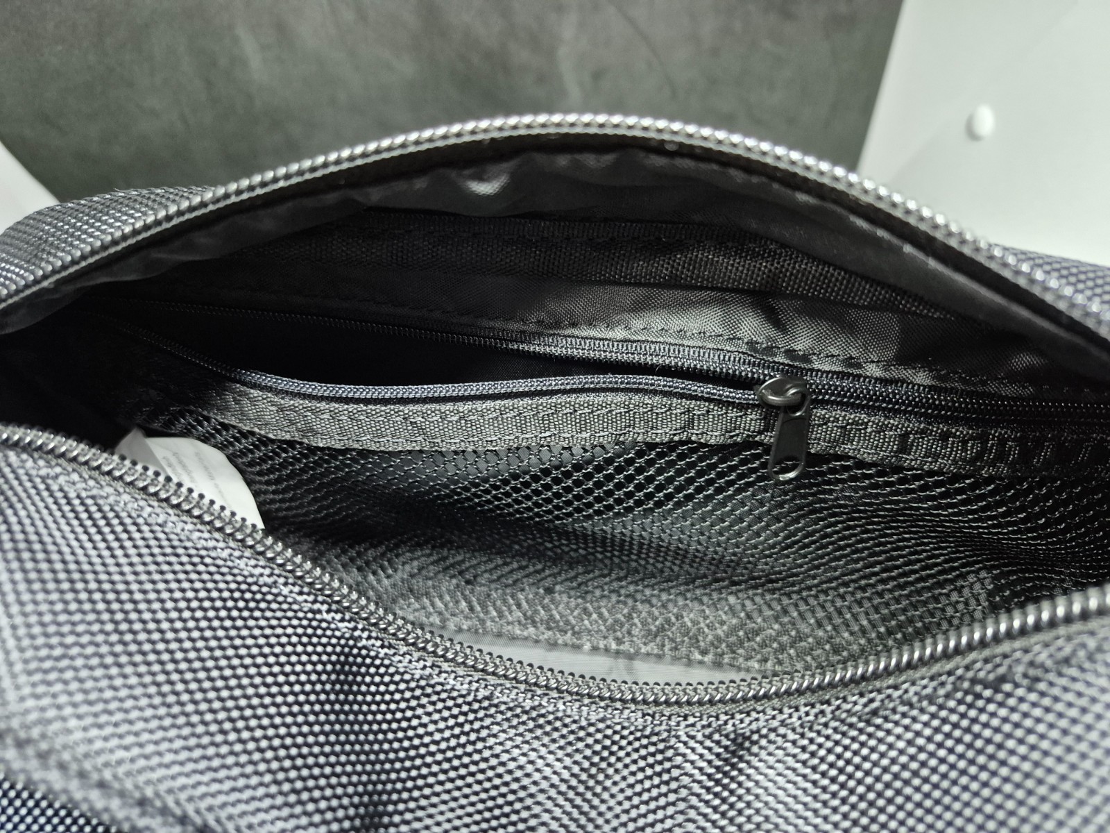Tommy Hilfiger Adult Unisex Toiletry Kit Hanging Bag Black Organizer