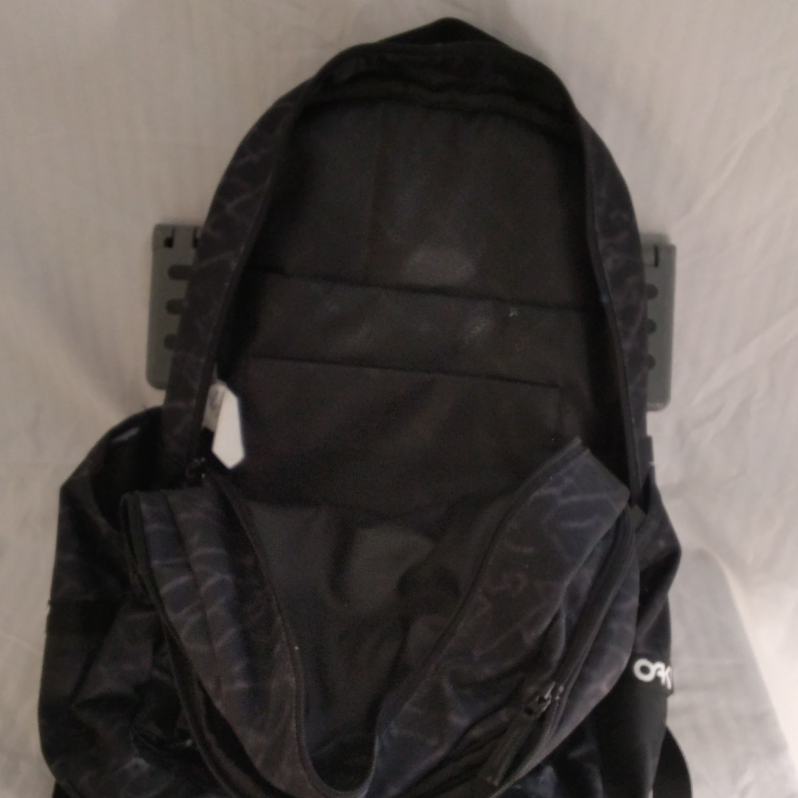 Oakley Black Gray Abstract Pattern Backpack Zip Adjustable Strap Men
