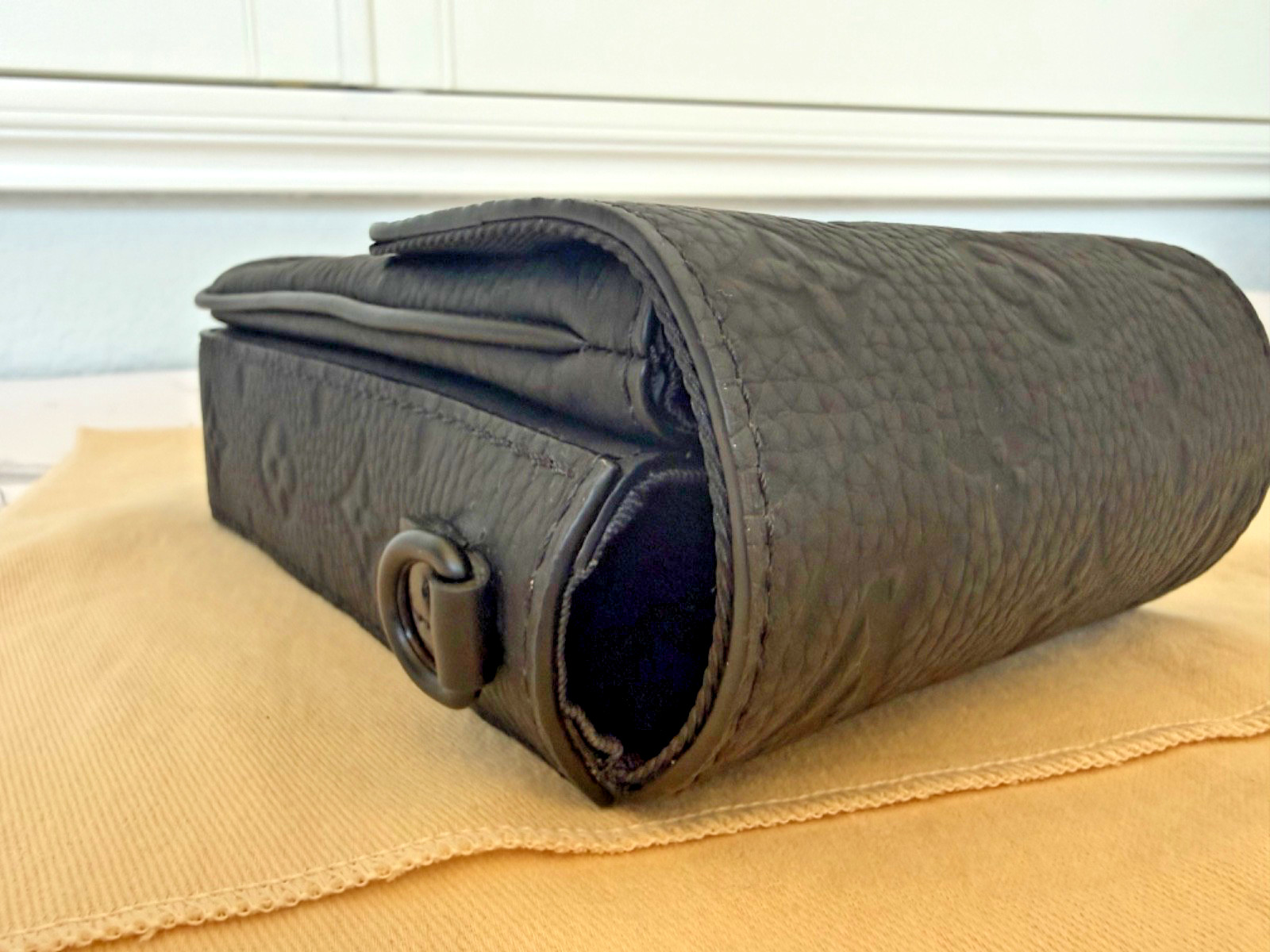 Louis Vuitton S-Lock Vertical Wearable Wallet Side Bag – Taurillon Monogram