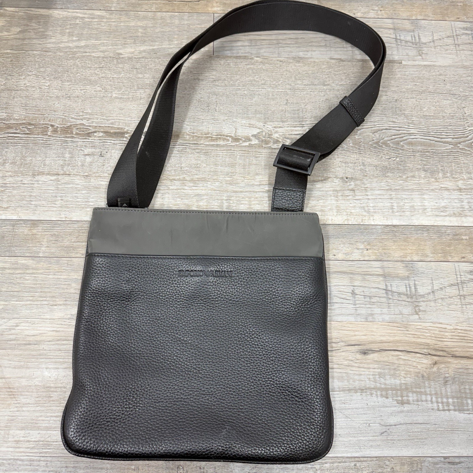 NWT EMPORIO ARMANI SMALL BLACK LEATHER MESSENGER BAG YLWZV Y4M055